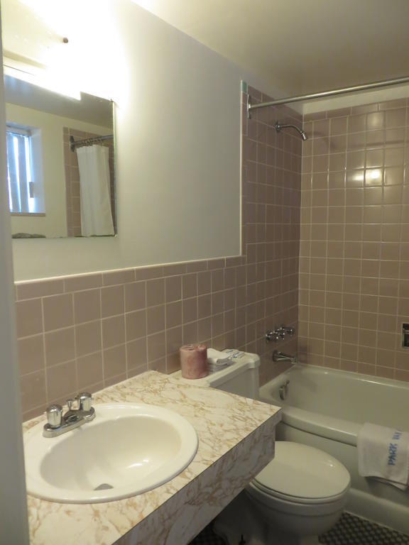 Parkway Motel Niagara Falls Room photo